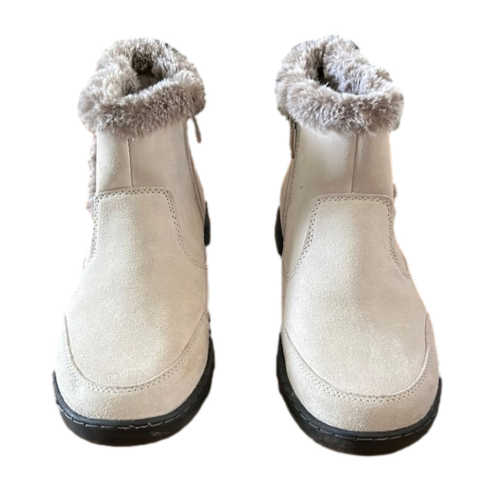 KHOMBU white suede booties, 9